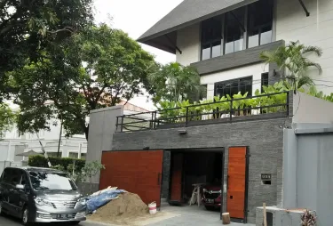 Rumah Pondok Indah  Adri